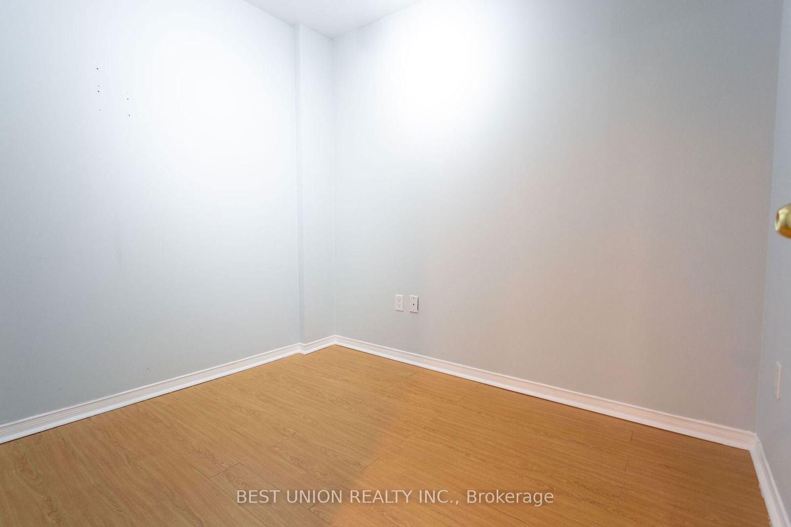 909 Bay St, unit 2206 for rent