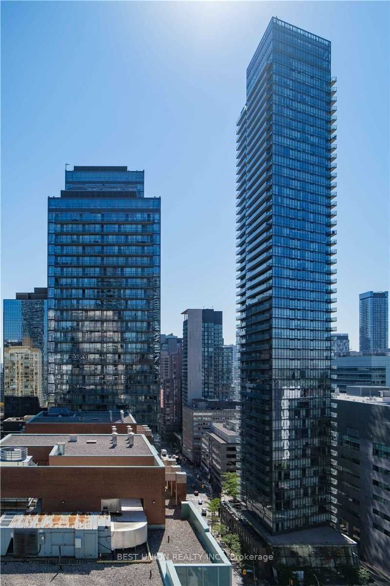 909 Bay St, unit 2206 for rent