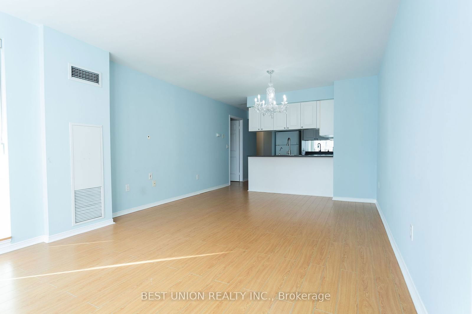 909 Bay St, unit 2206 for rent