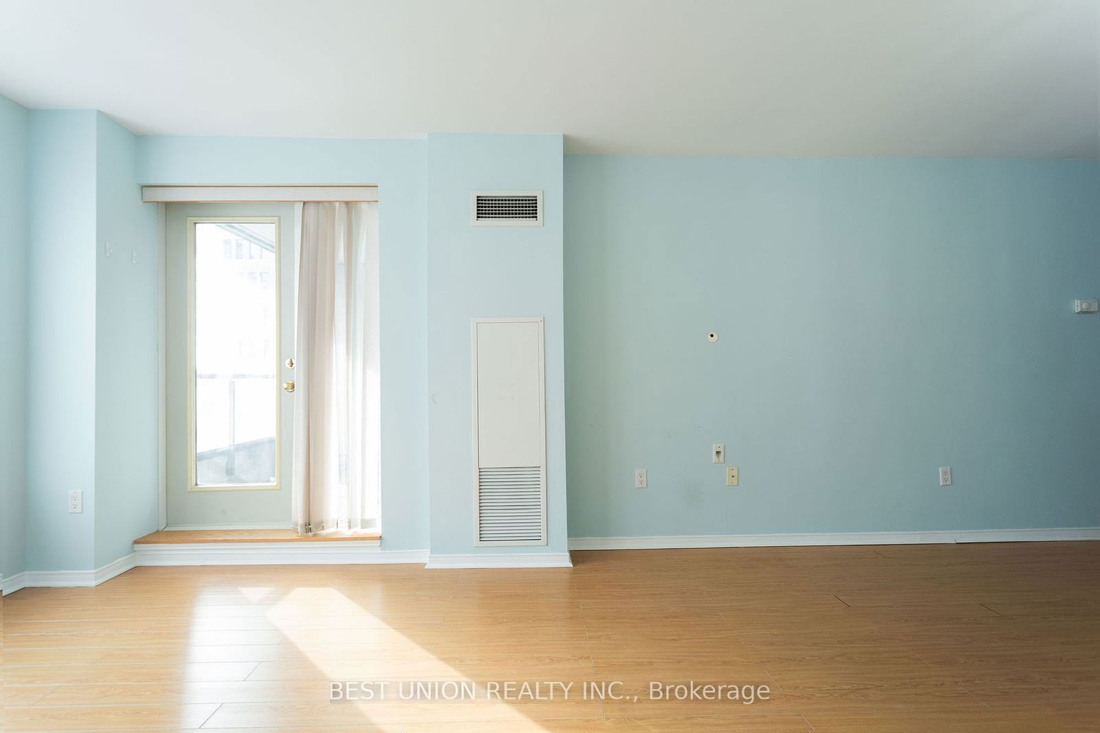 909 Bay St, unit 2206 for rent