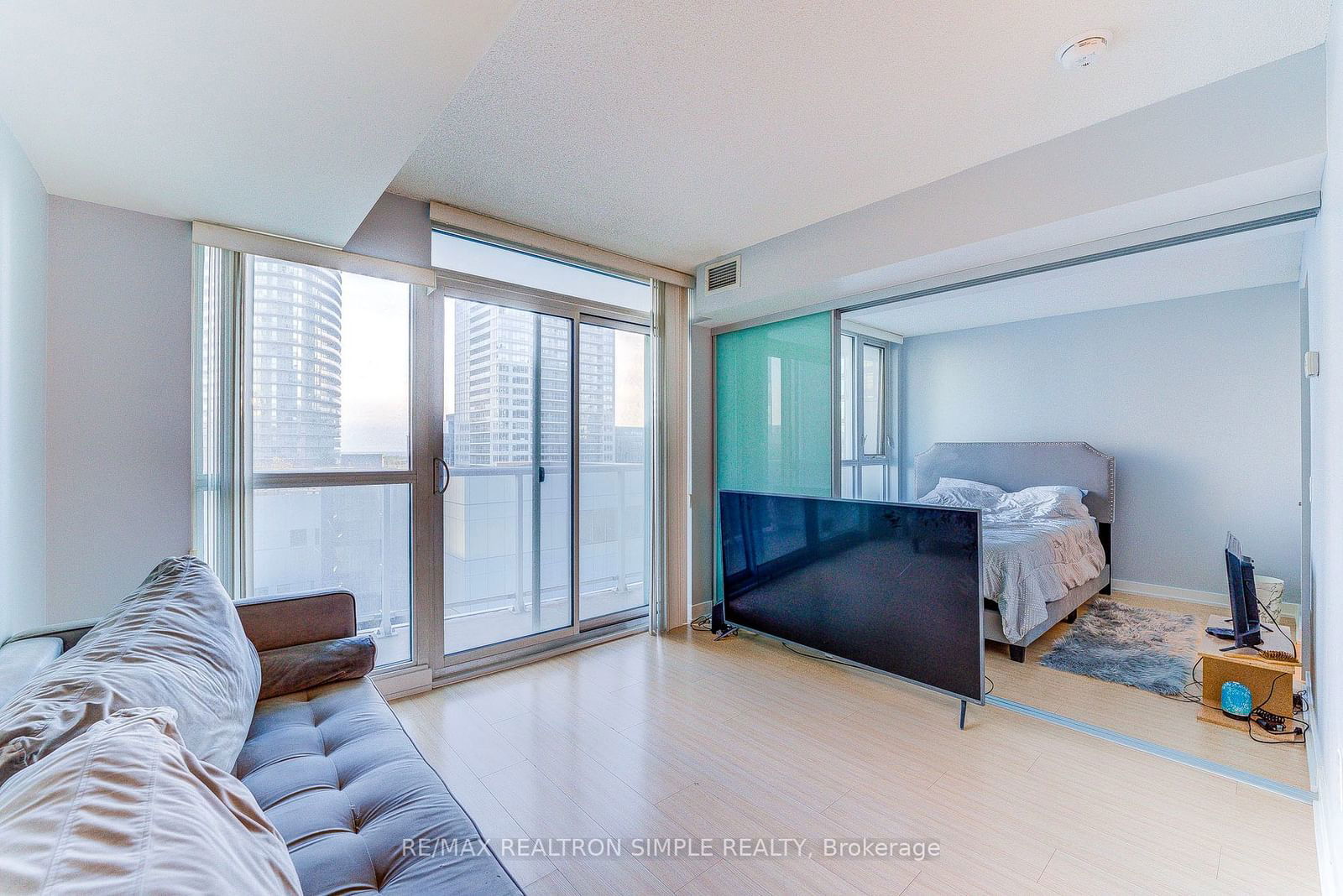 85 Queen's Wharf Rd, unit 802 for sale