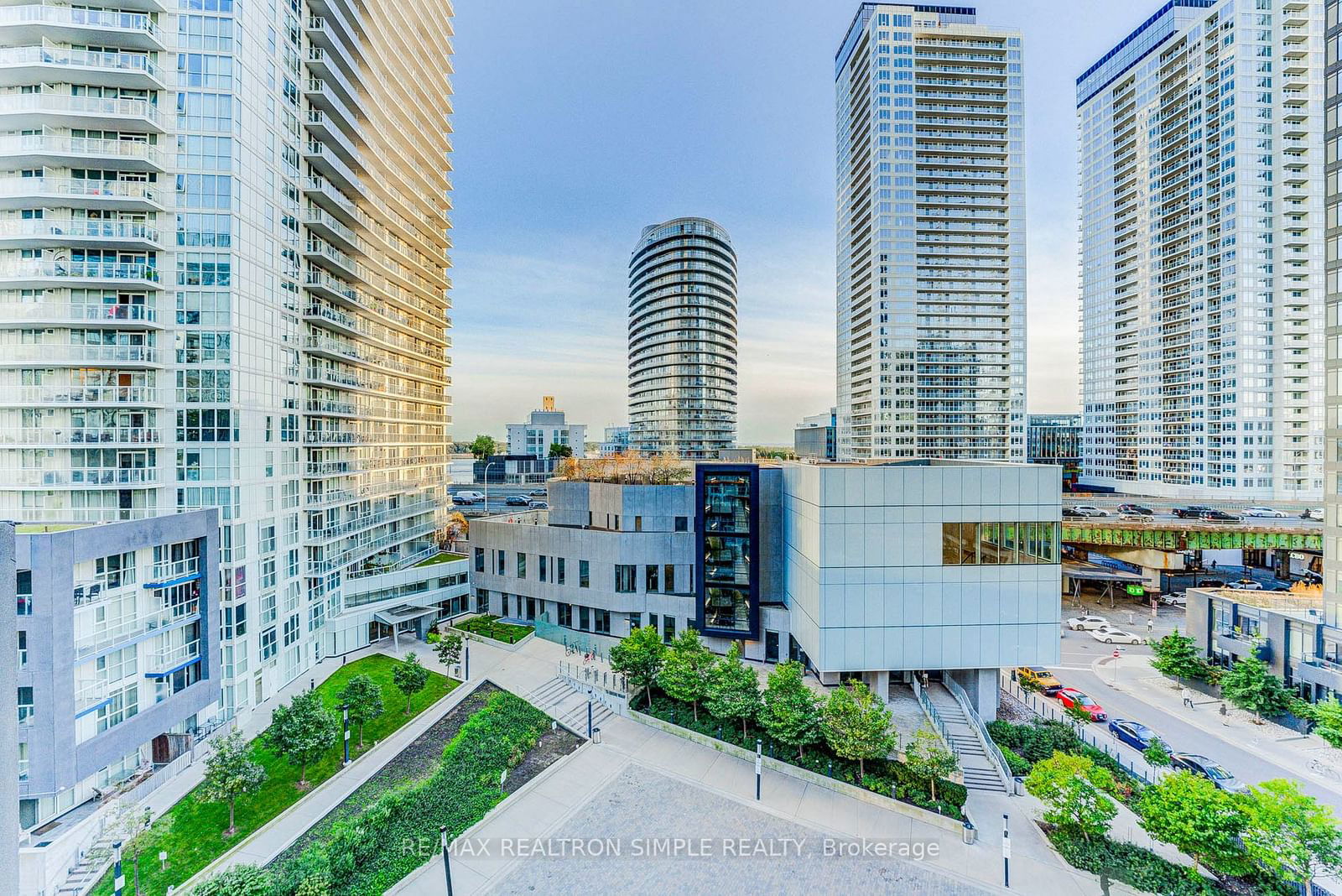 85 Queen's Wharf Rd, unit 802 for sale