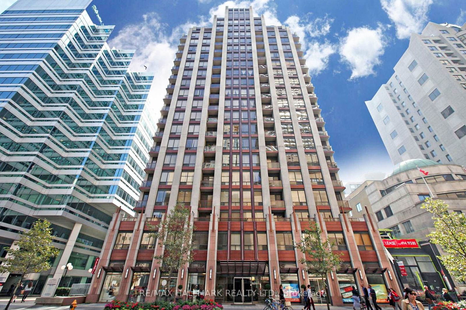 85 Bloor St E, unit 402 for sale