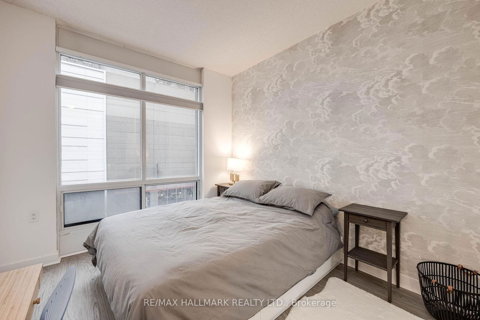 85 Bloor St E, unit 402 for sale