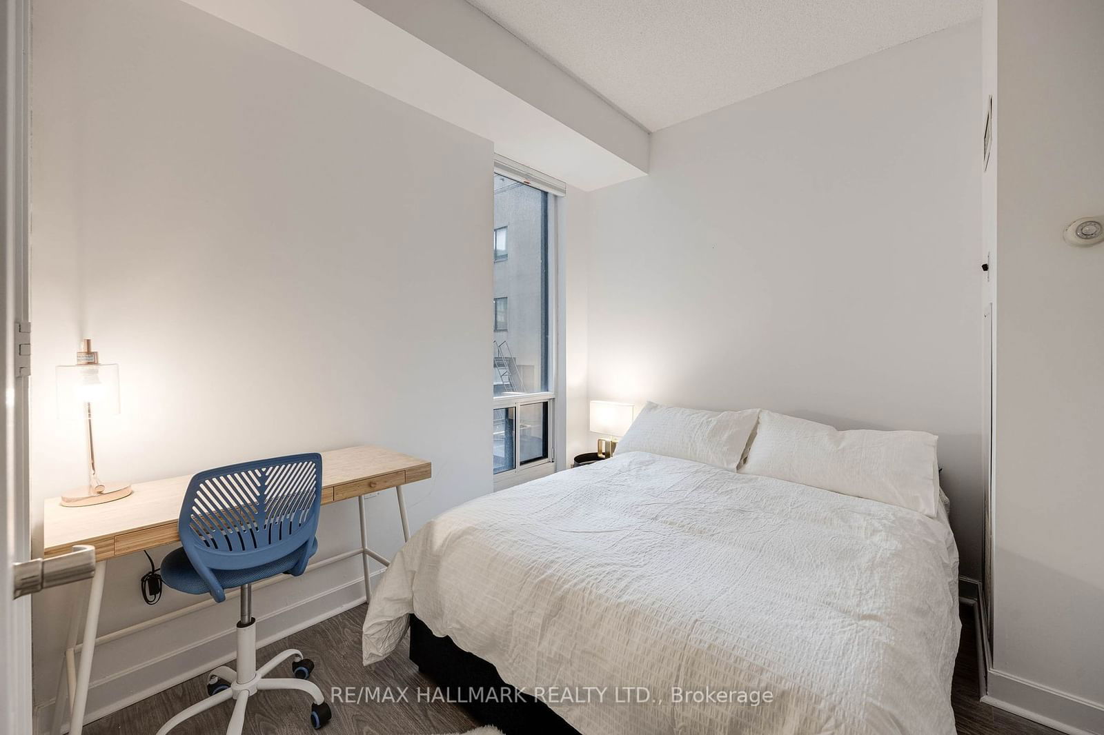 85 Bloor St E, unit 402 for sale