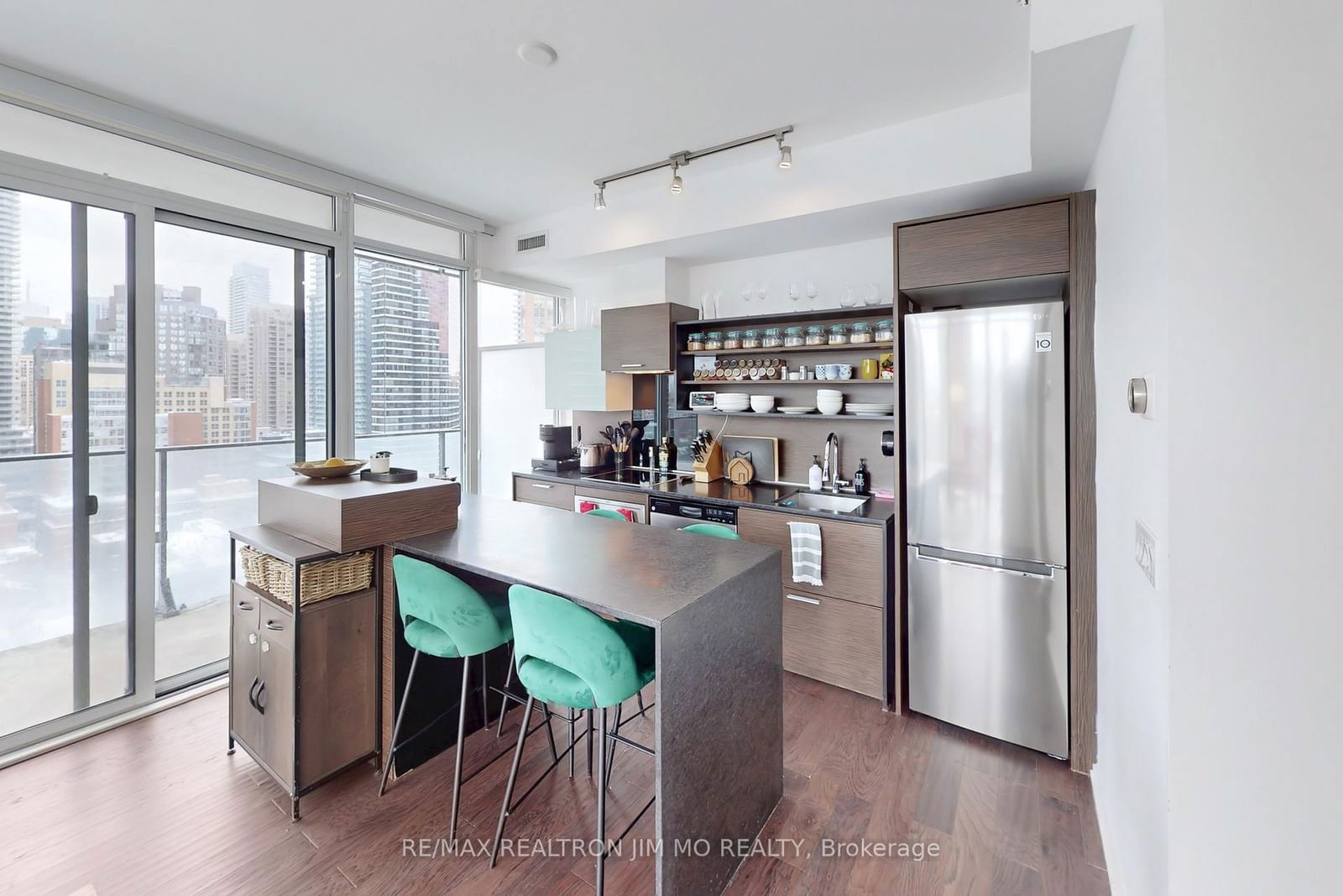 75 St Nicholas St, unit 1402 for rent