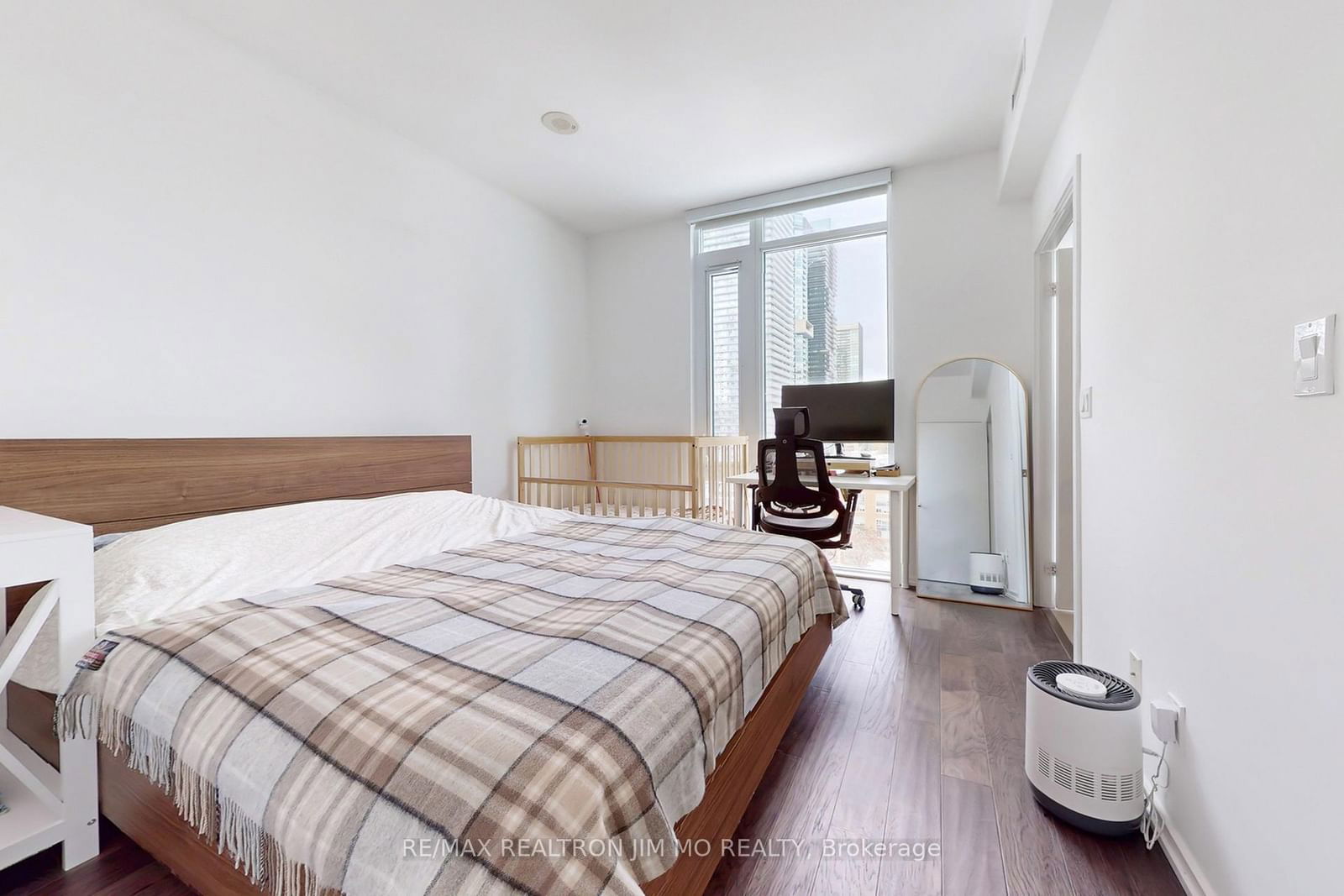 75 St Nicholas St, unit 1402 for rent