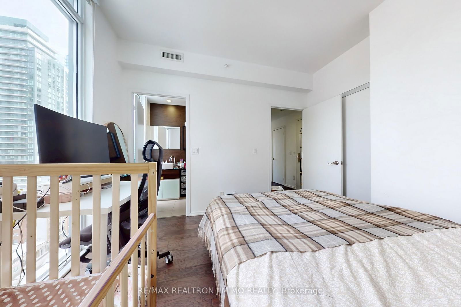 75 St Nicholas St, unit 1402 for rent