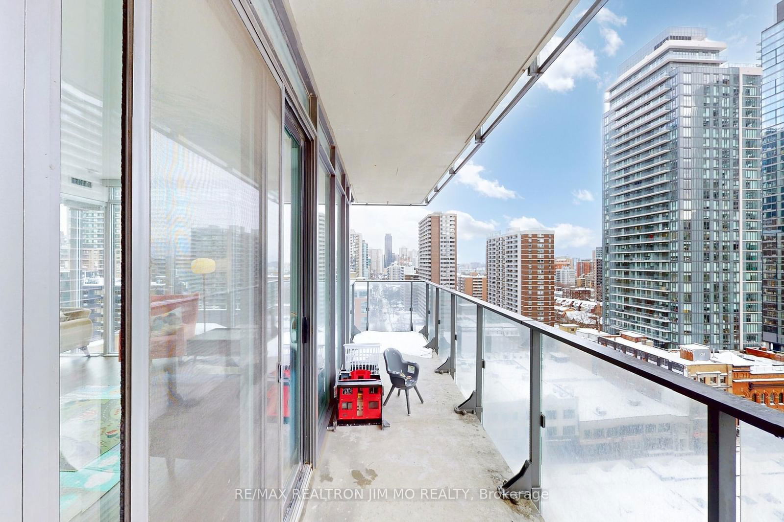 75 St Nicholas St, unit 1402 for rent