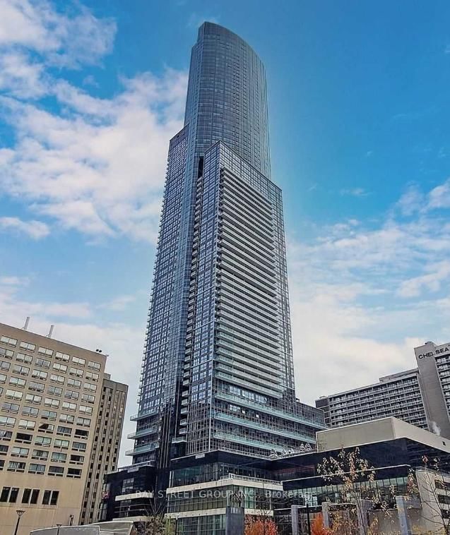 386 Yonge St, unit 817 for rent