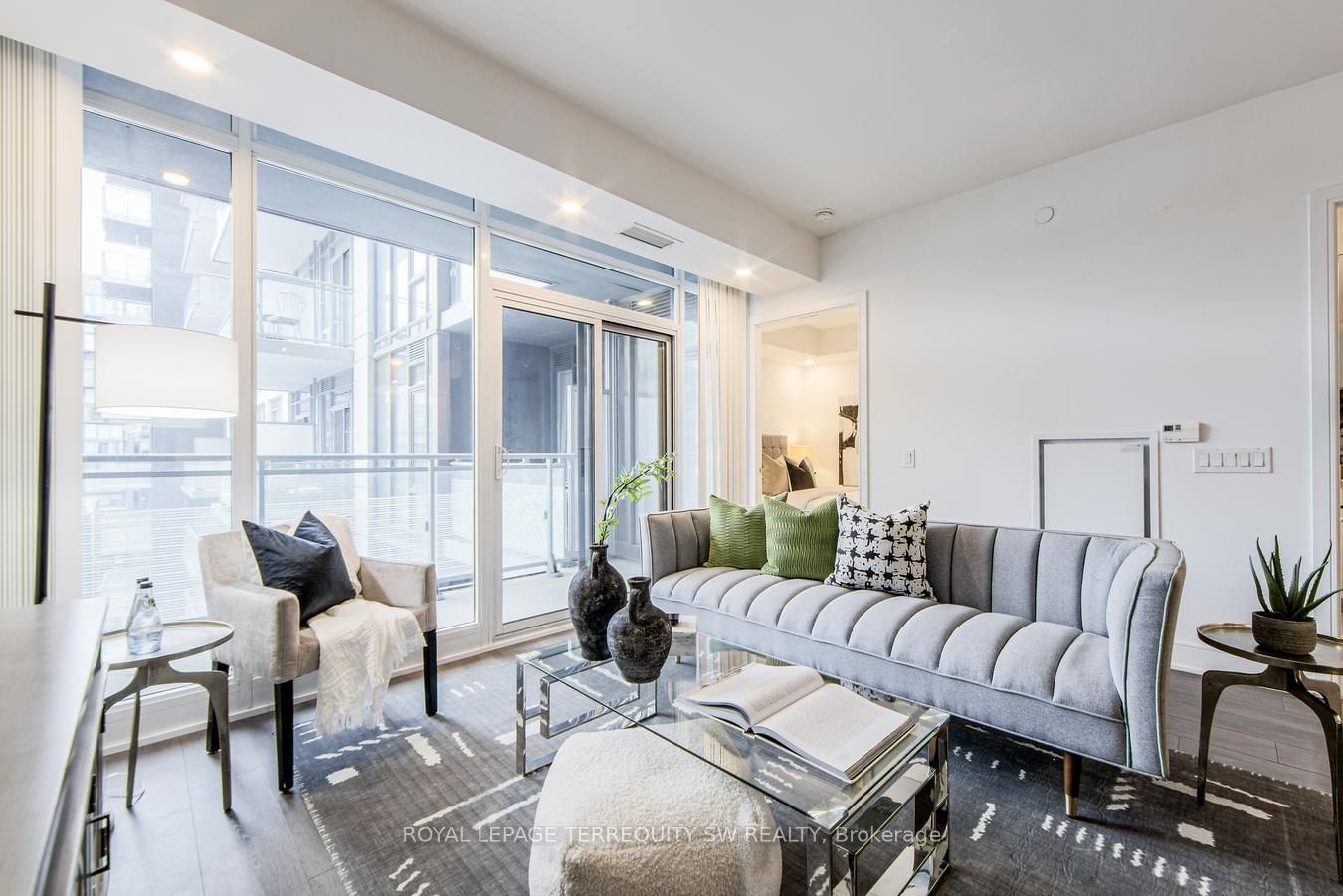 525 Adelaide St W, unit 819 for sale