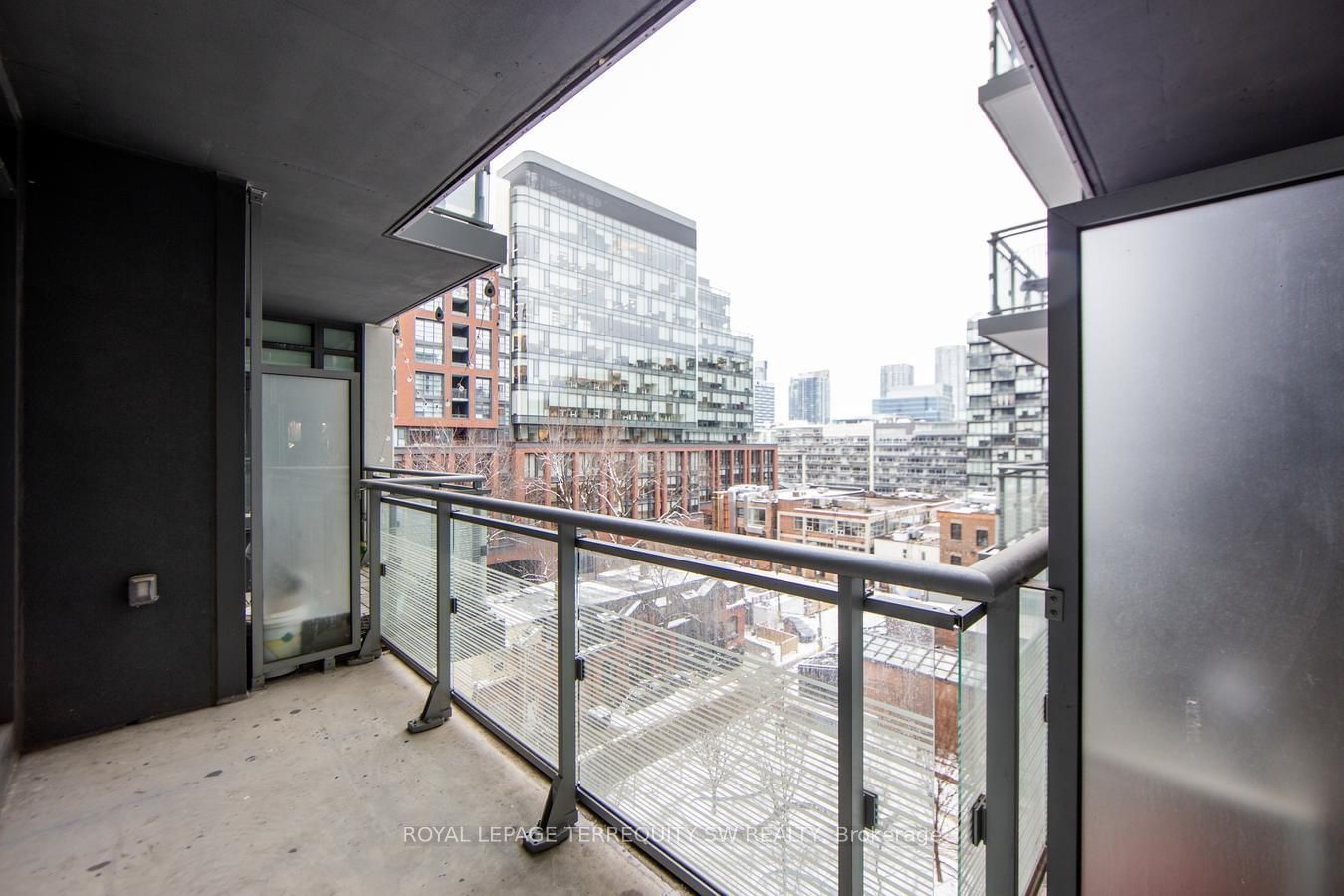 525 Adelaide St W, unit 819 for sale