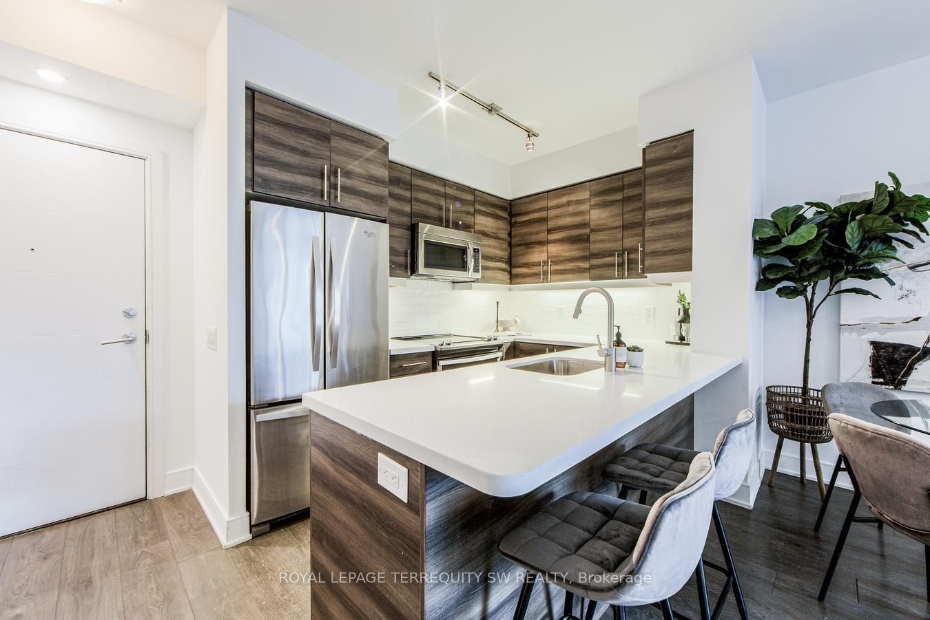 525 Adelaide St W, unit 819 for sale