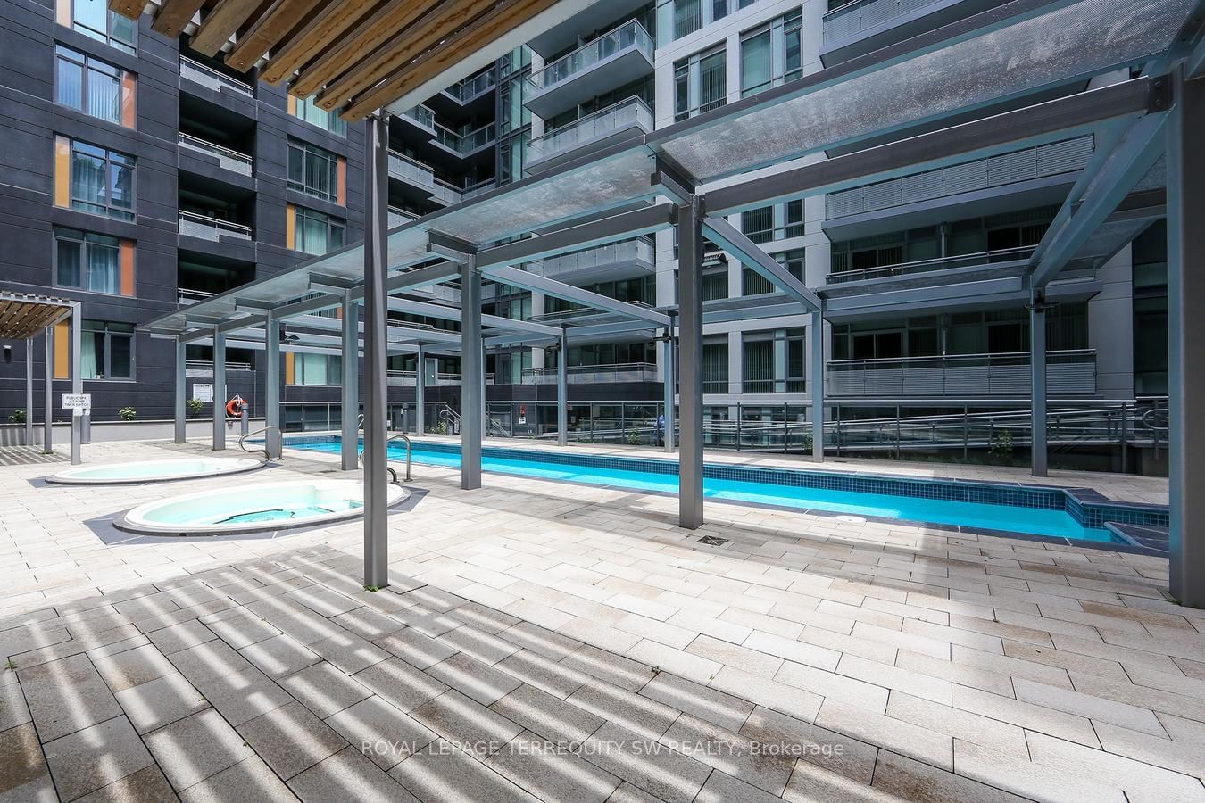 525 Adelaide St W, unit 819 for sale