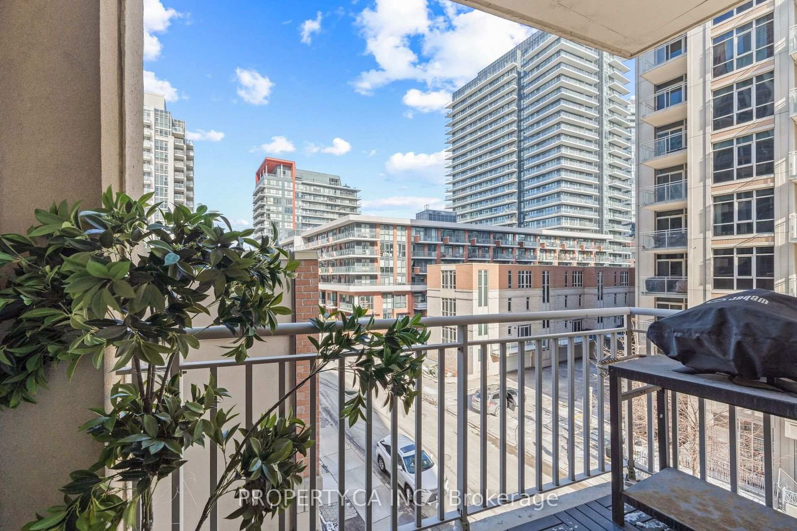 628 Fleet St, unit 424 for sale