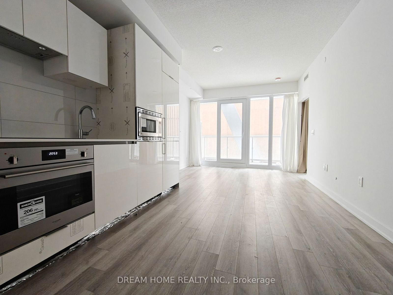 230 Simcoe St, unit 829 for rent