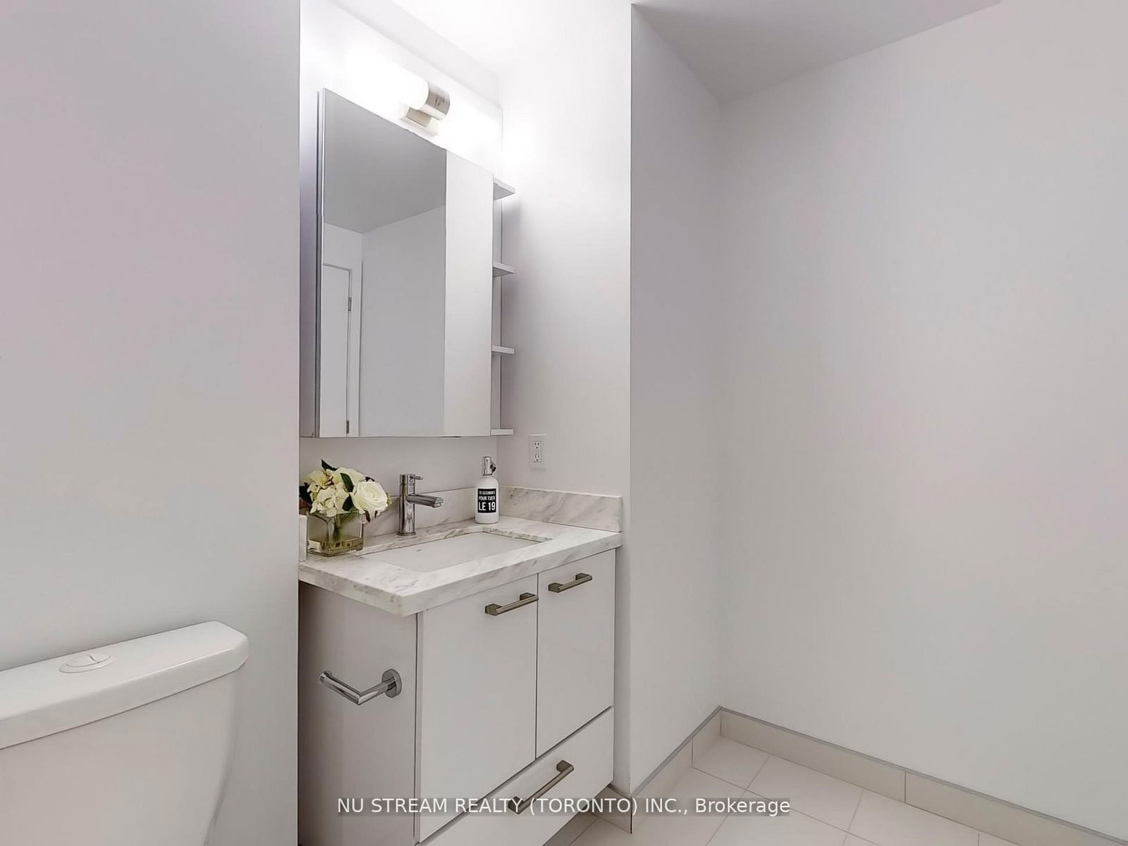 2221 YONGE St, unit 5109 for rent