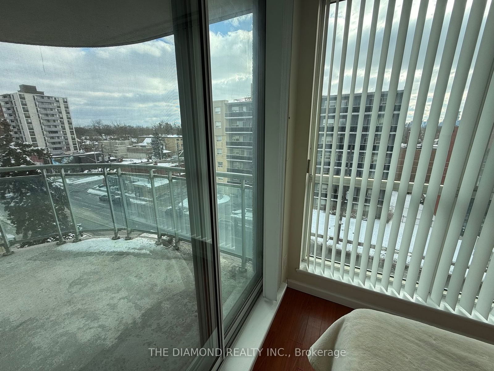 398 Eglinton Ave E, unit 707 for rent