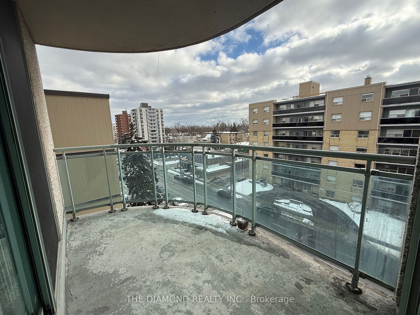 398 Eglinton Ave E, unit 707 for rent