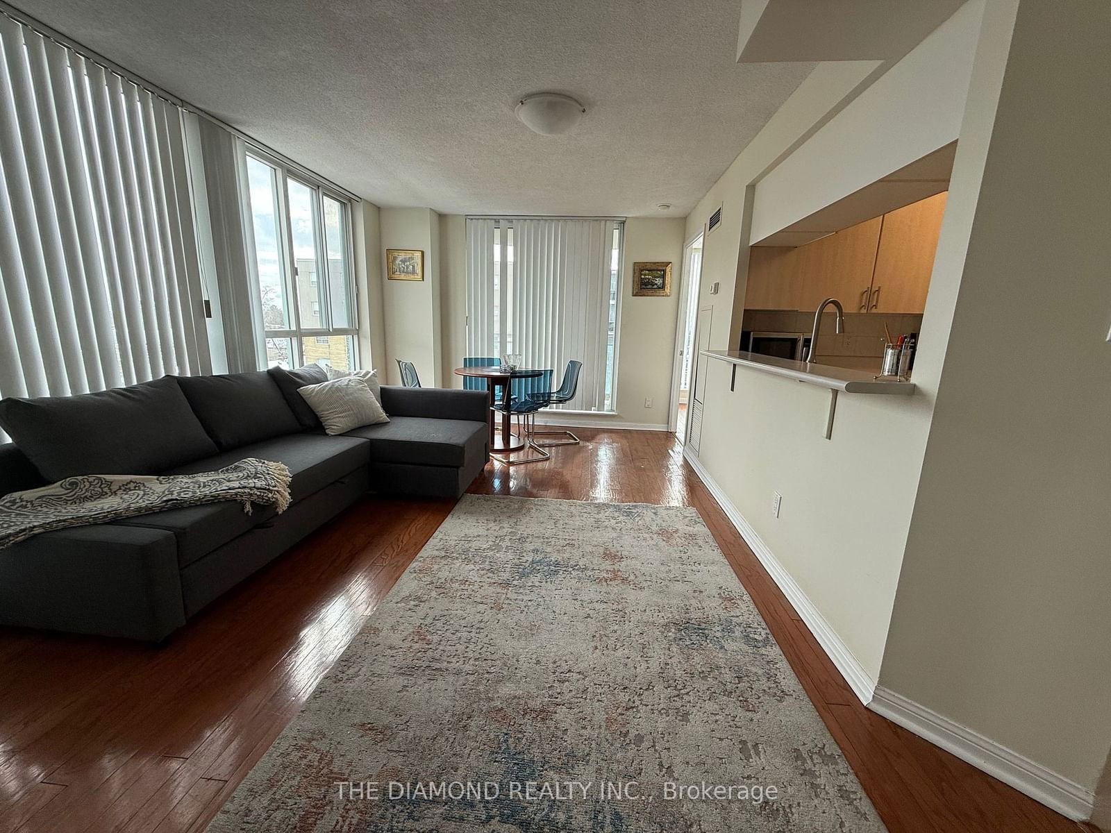 398 Eglinton Ave E, unit 707 for rent