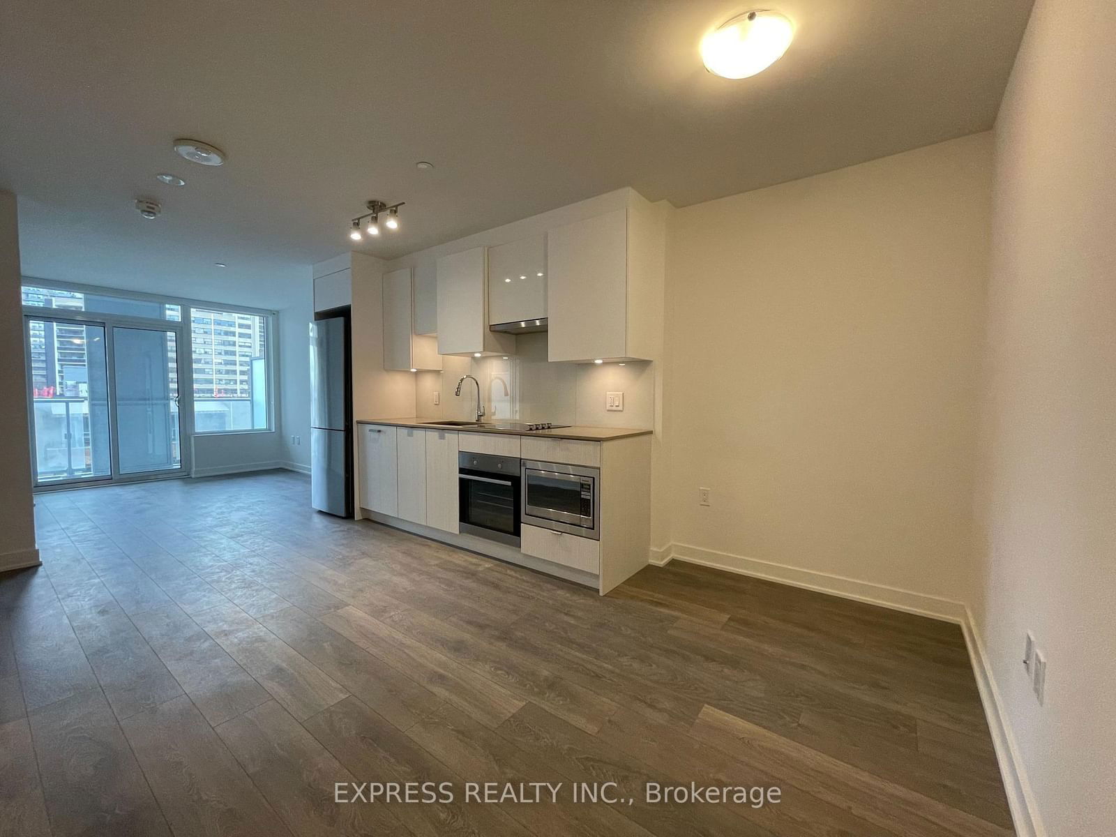 99 Broadway Ave, unit 401 for rent