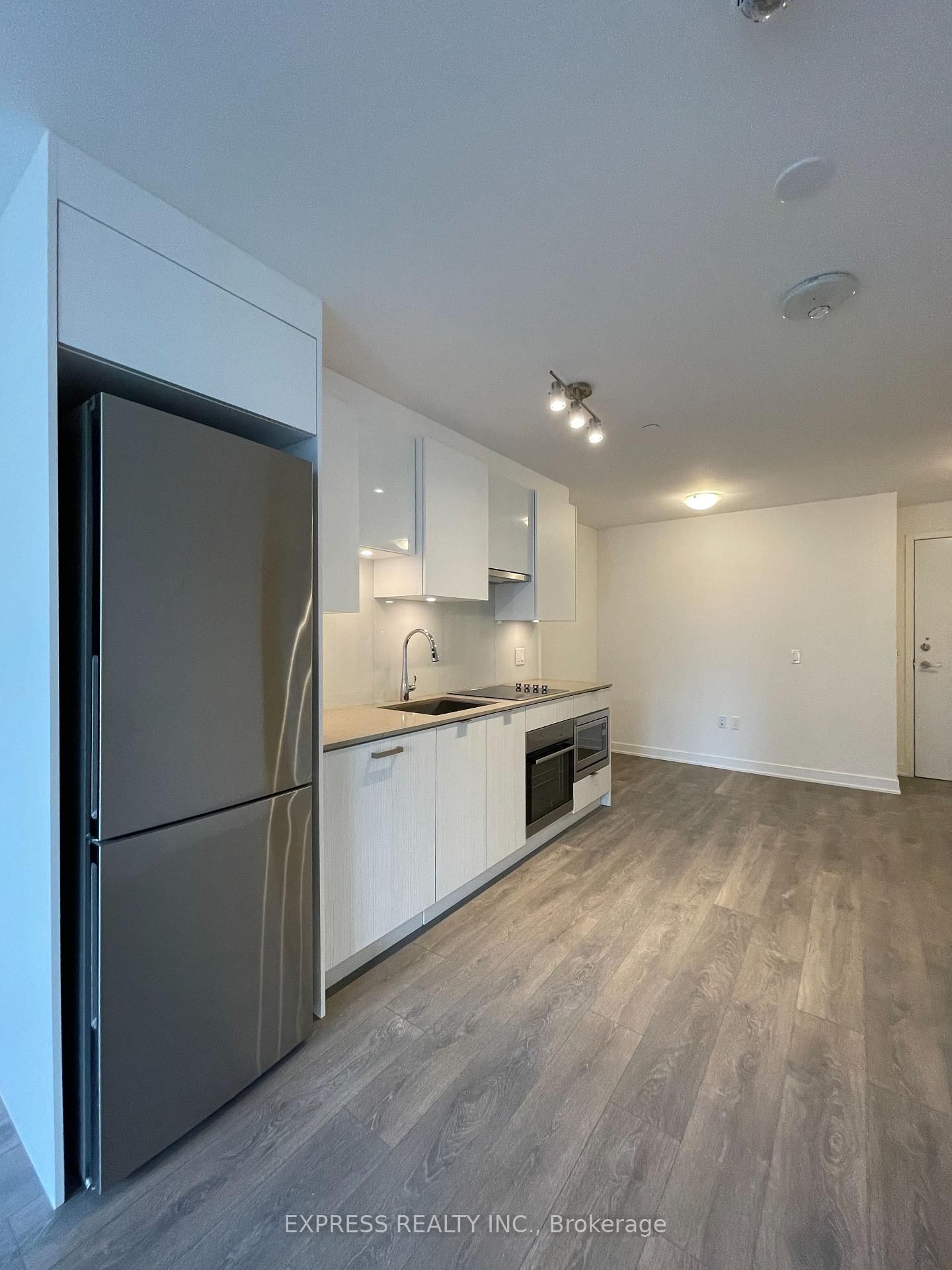 99 Broadway Ave, unit 401 for rent