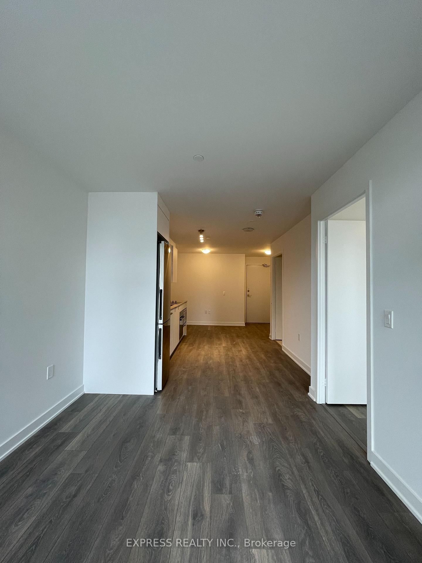 99 Broadway Ave, unit 401 for rent