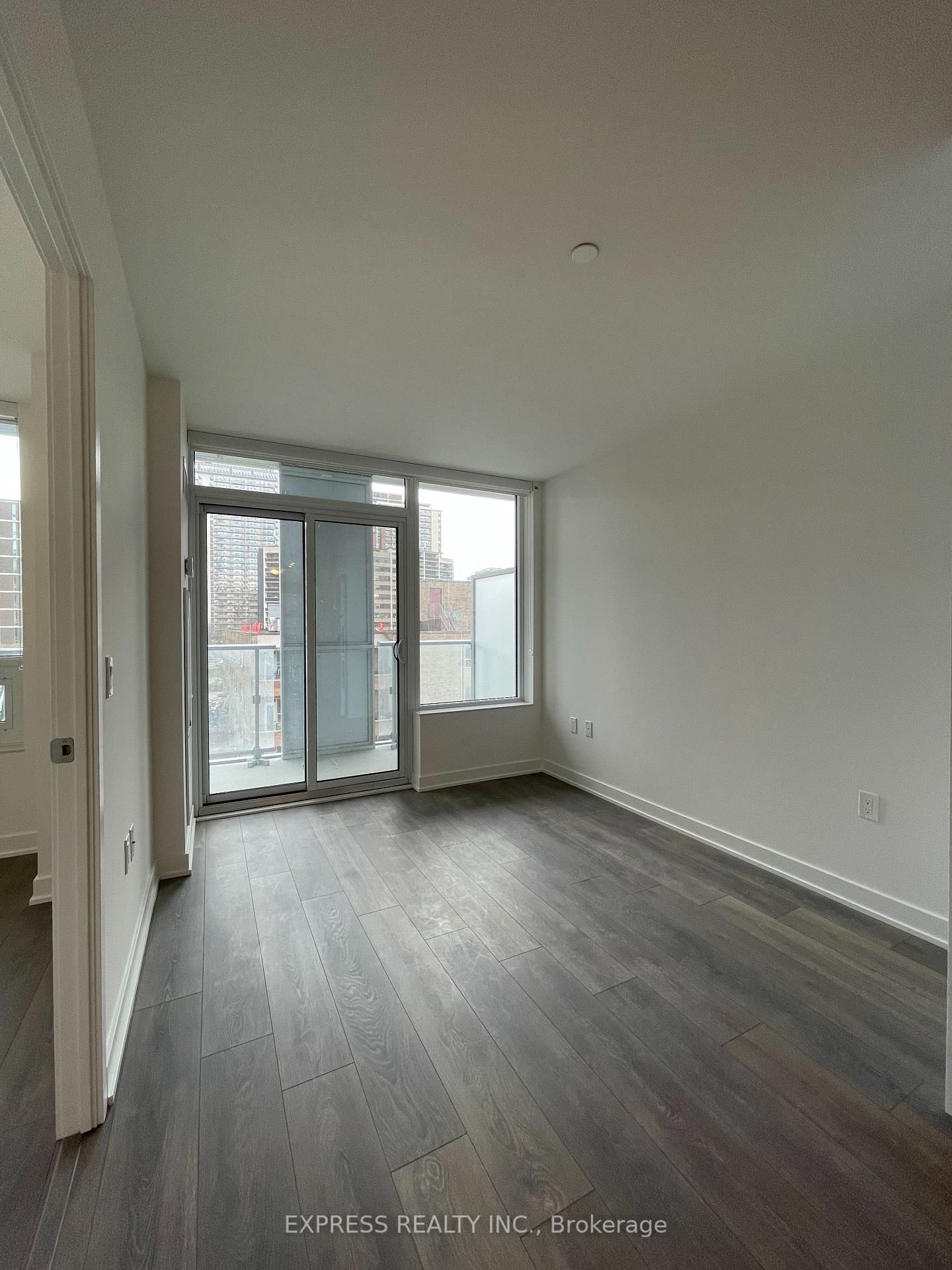 99 Broadway Ave, unit 401 for rent