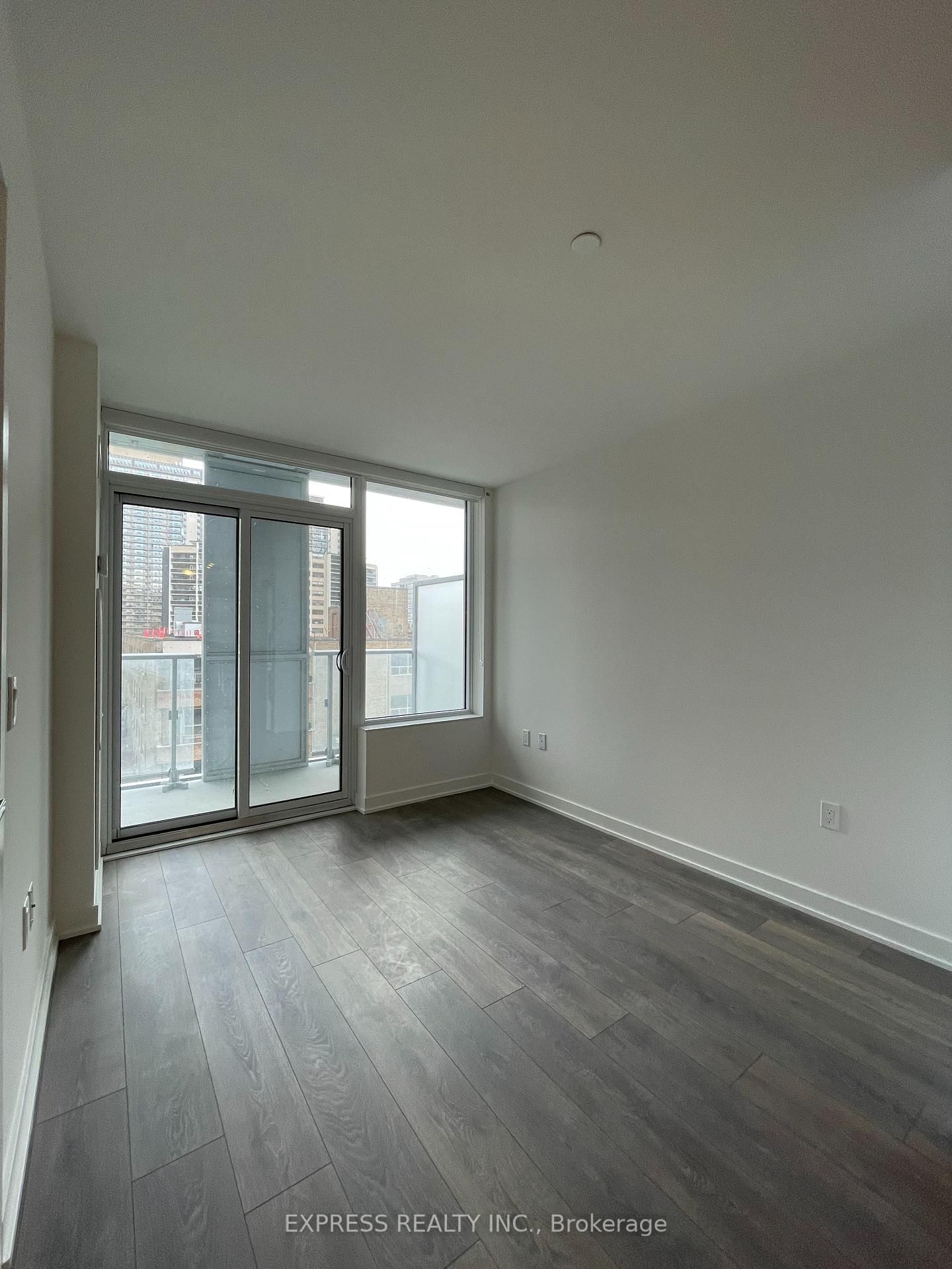 99 Broadway Ave, unit 401 for rent