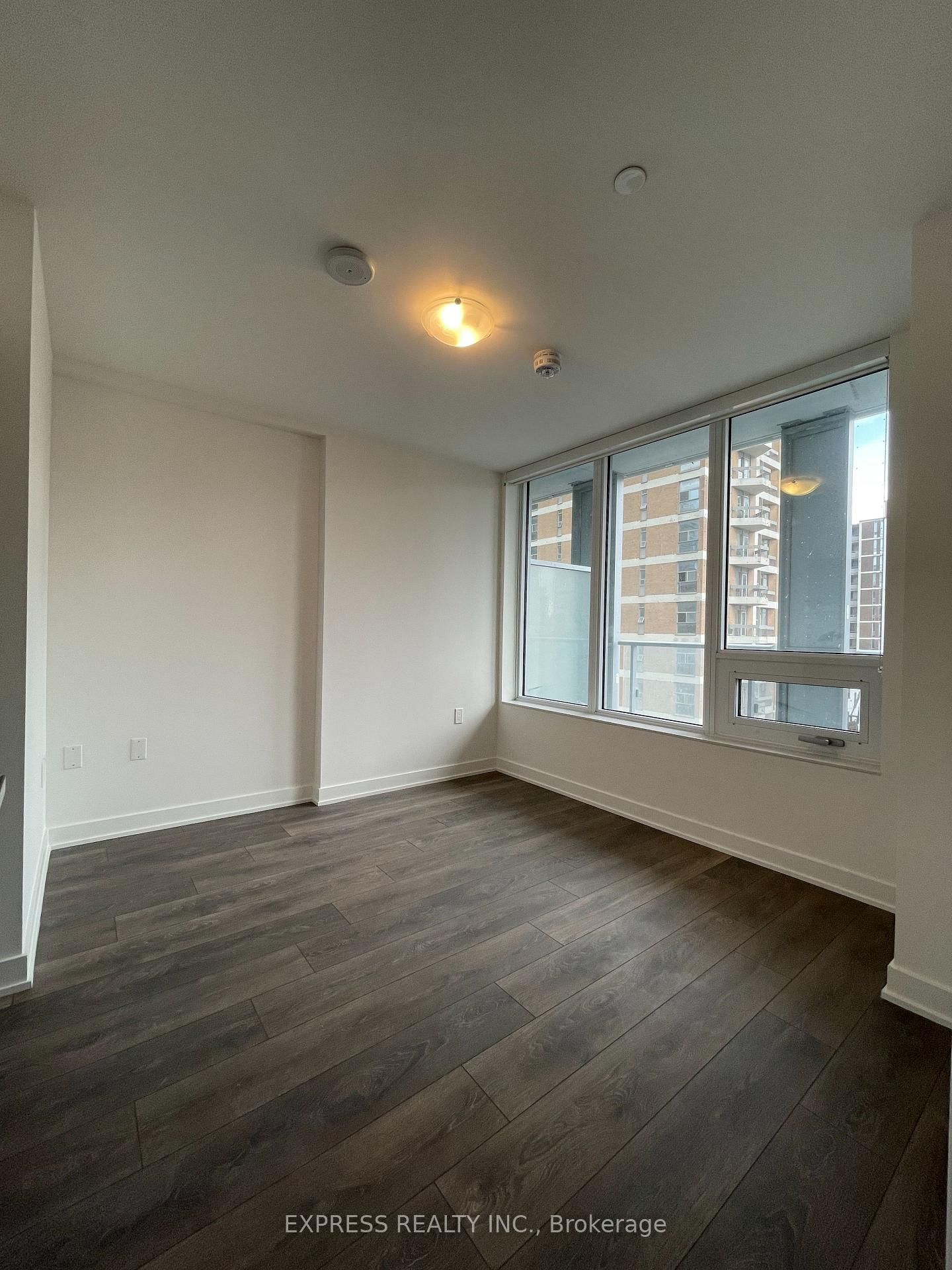 99 Broadway Ave, unit 401 for rent