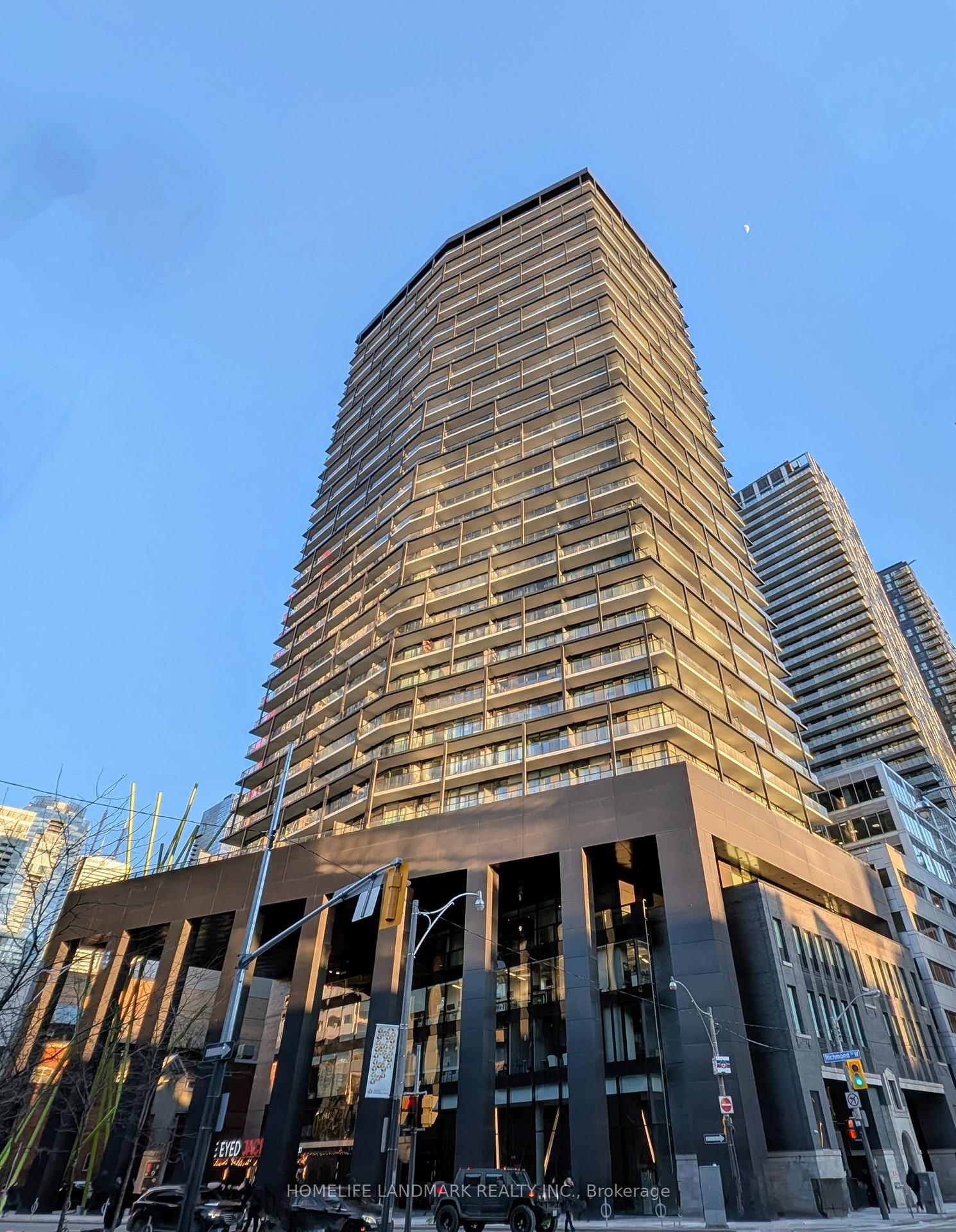 125 Peter St, unit 1104 for sale