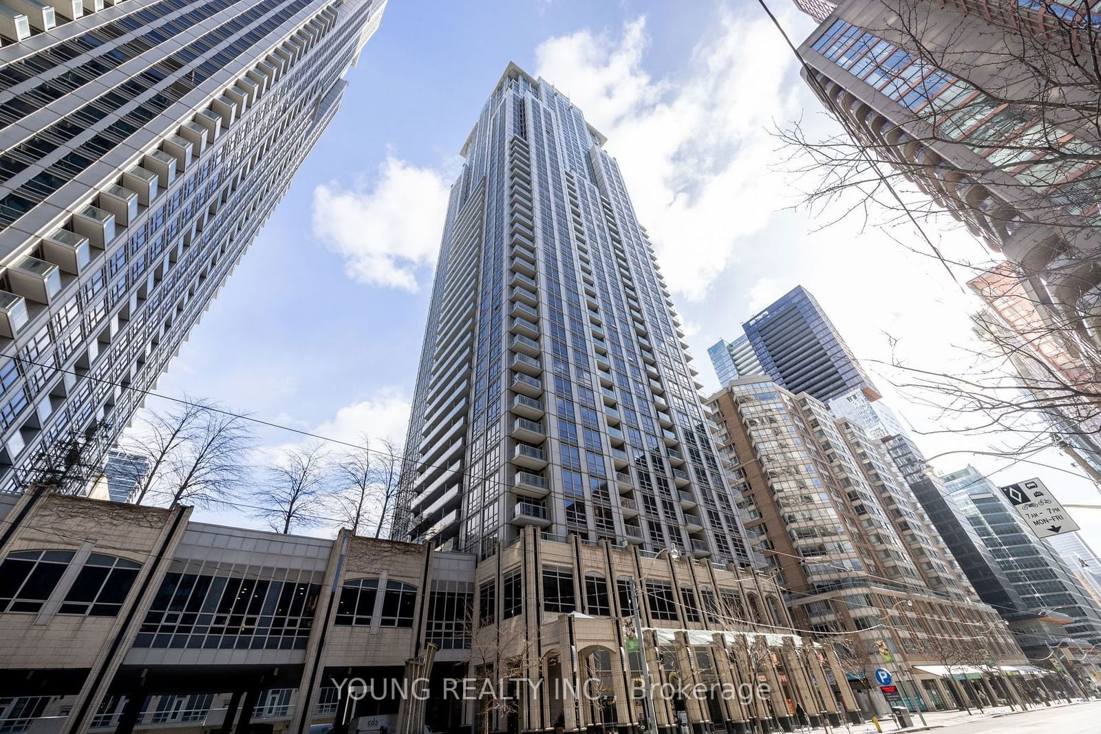 College Park South Tower, Downtown, Toronto