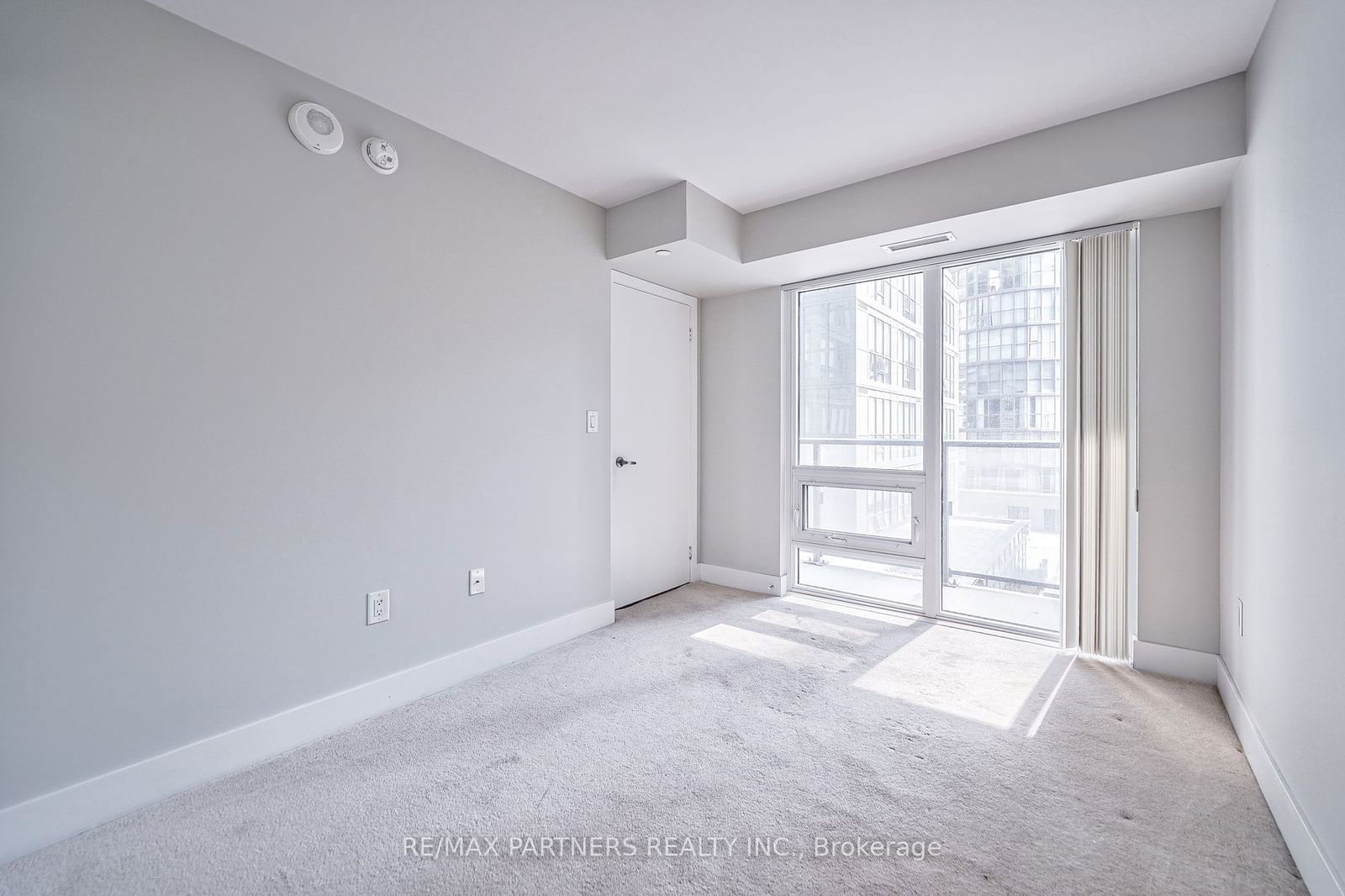 955 Bay St, unit 427 for rent