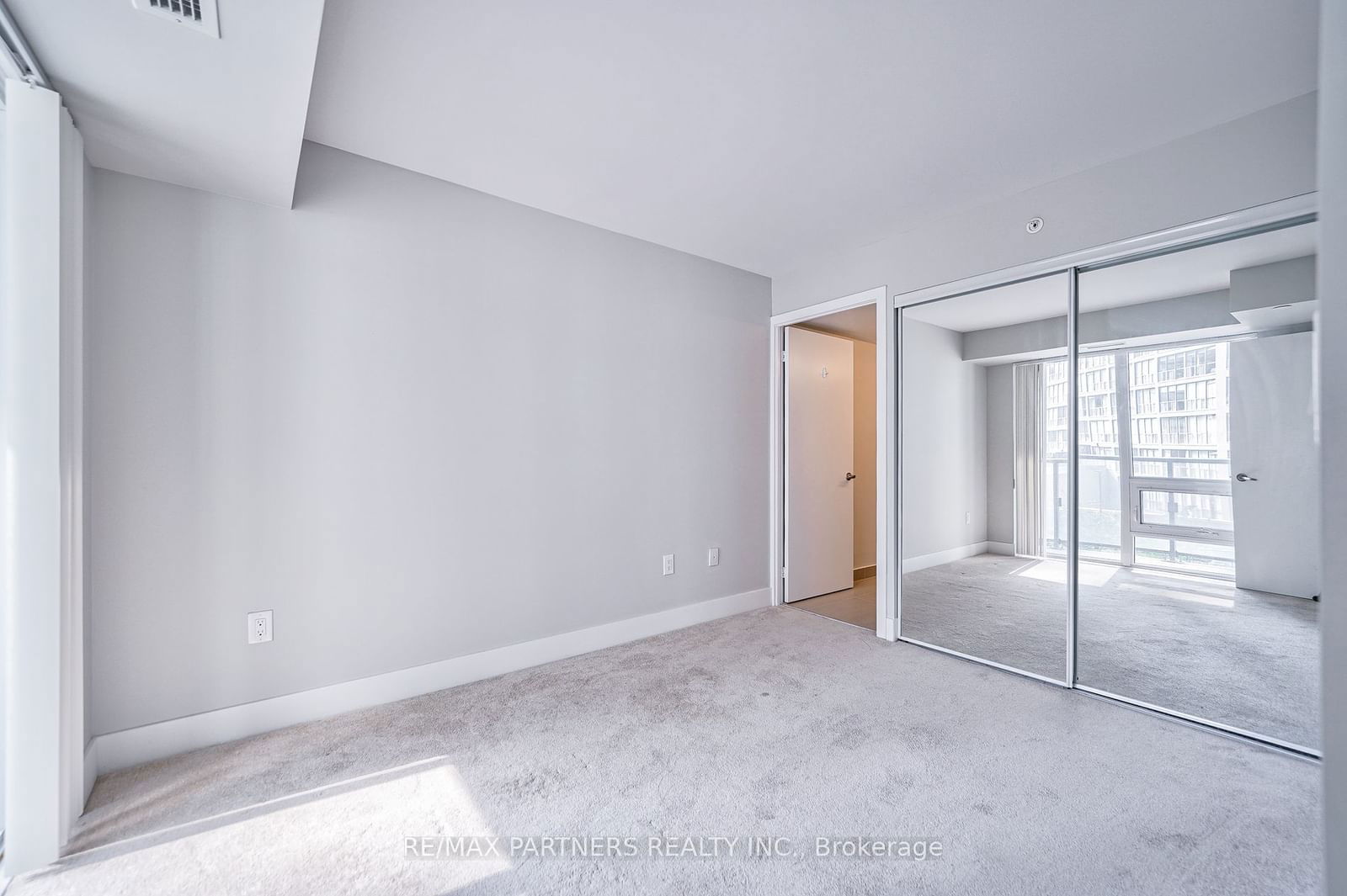 955 Bay St, unit 427 for rent