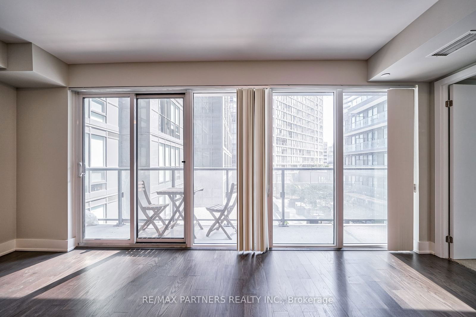 955 Bay St, unit 427 for rent