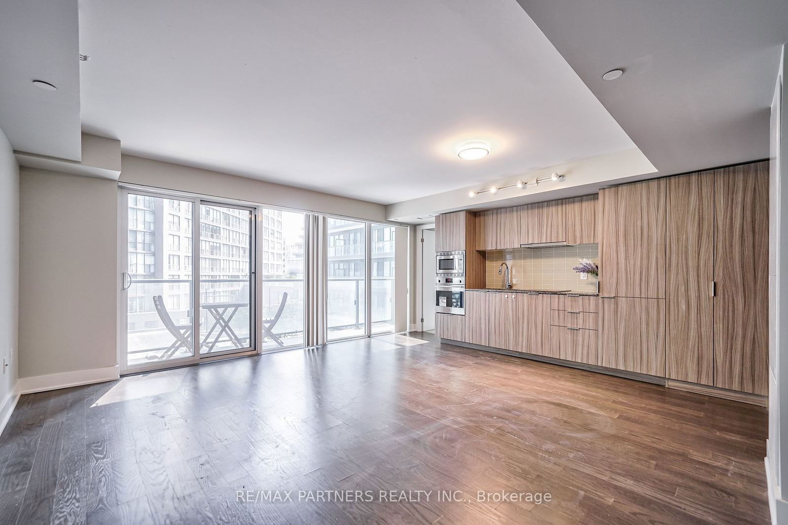 955 Bay St, unit 427 for rent