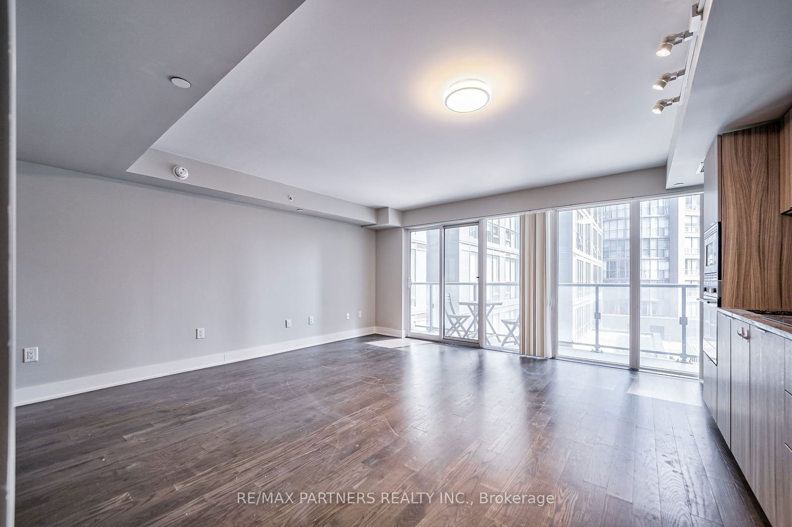 955 Bay St, unit 427 for rent