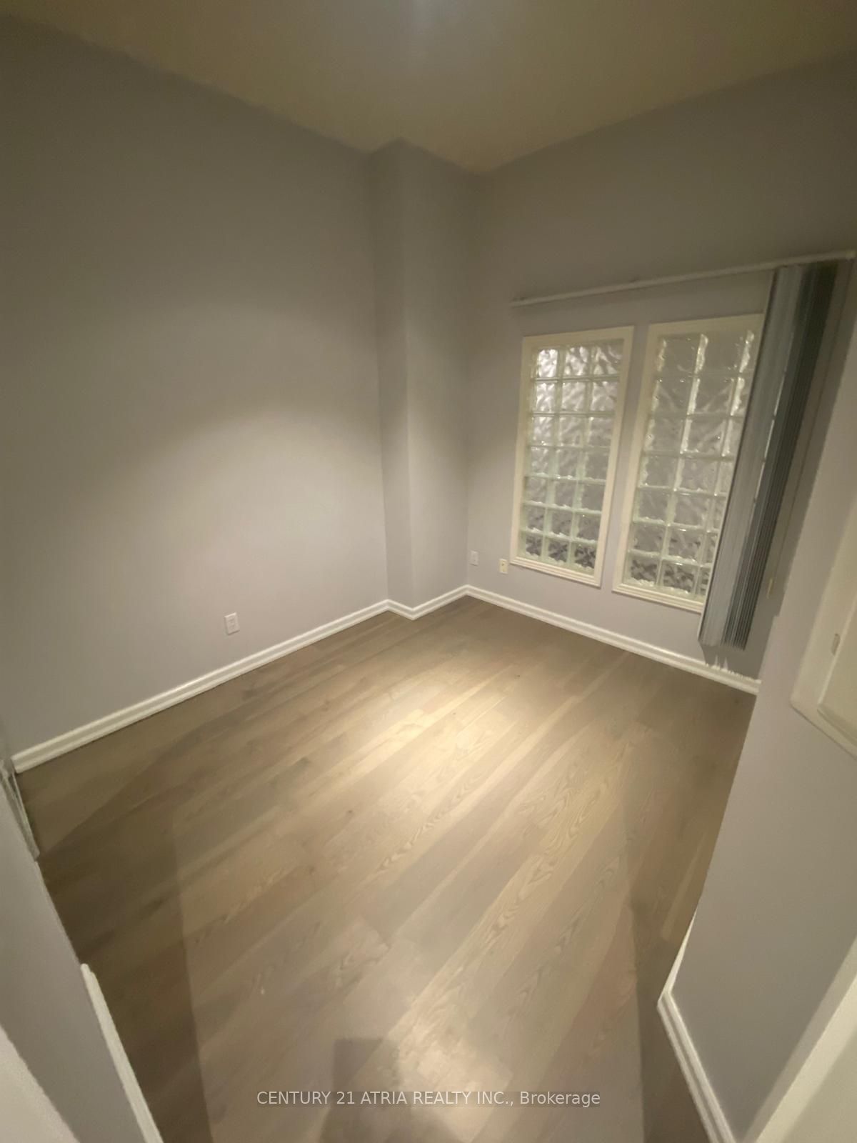 7 King St E, unit 1011 for rent