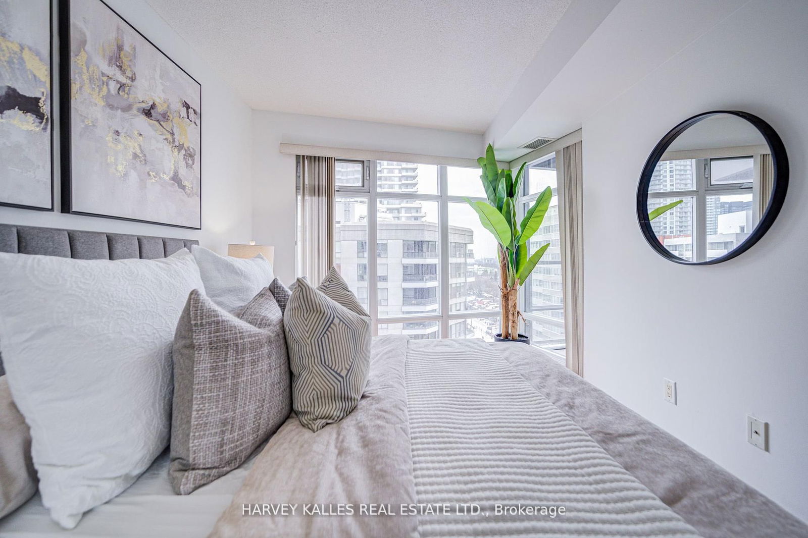 2181 Yonge St, unit 1612 for sale