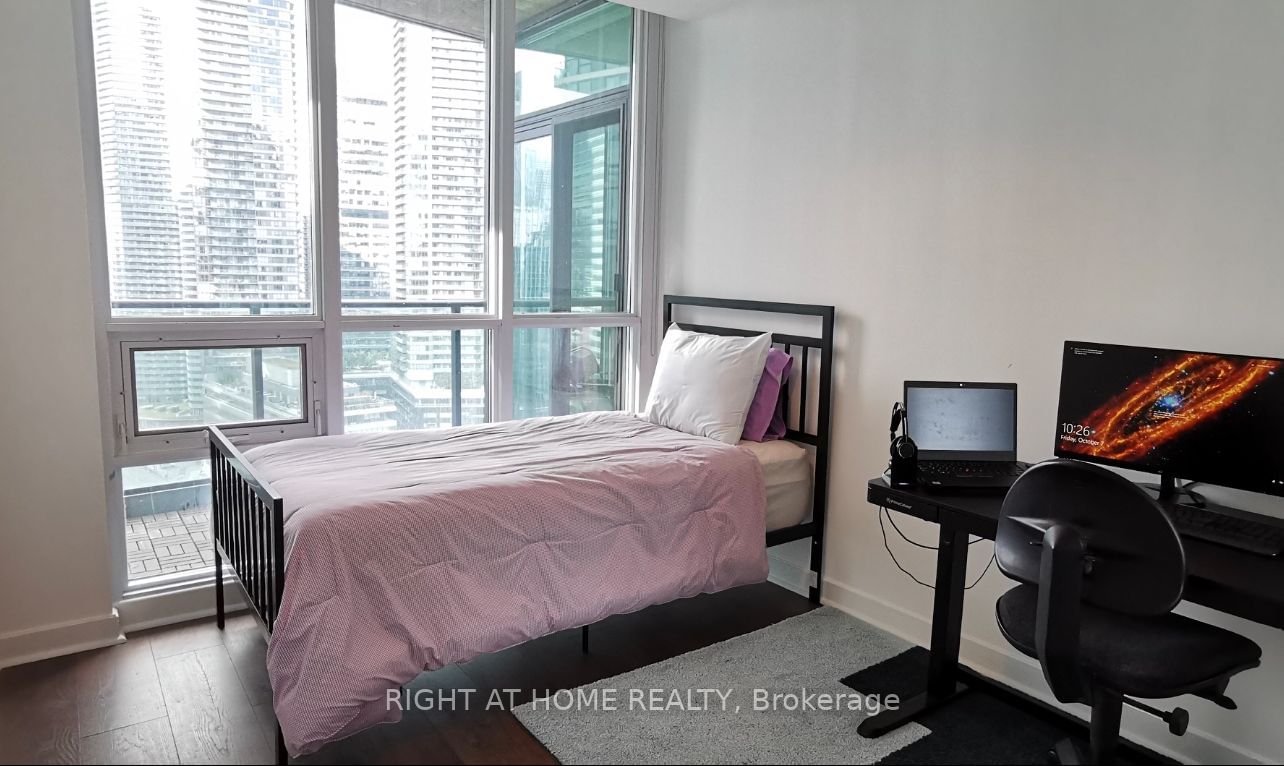 18 Harbour St, unit 2601 for rent