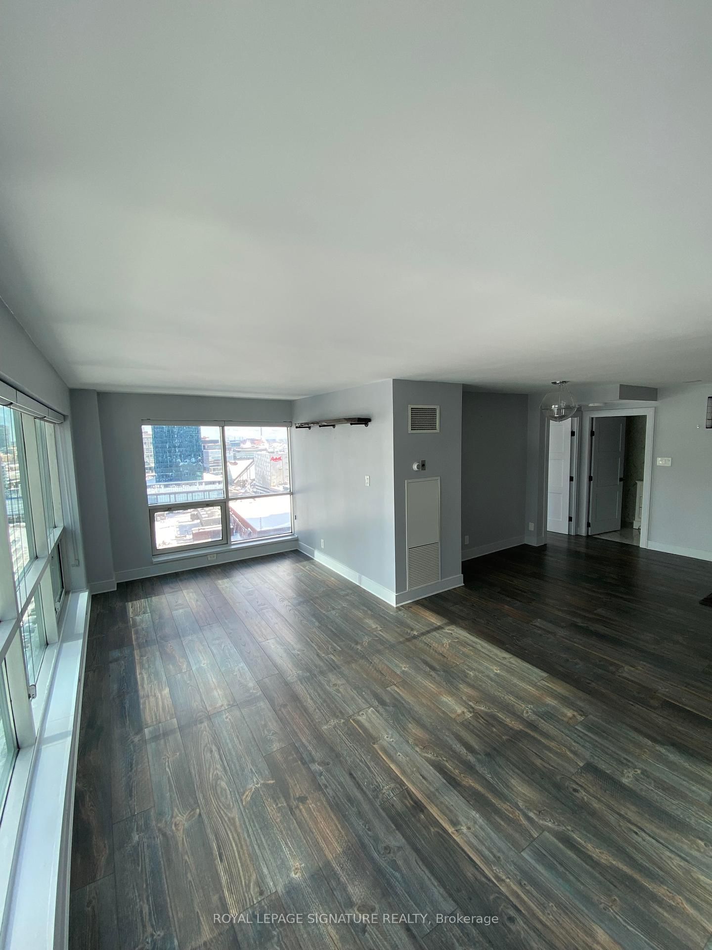 10 Yonge St, unit 2107 for rent