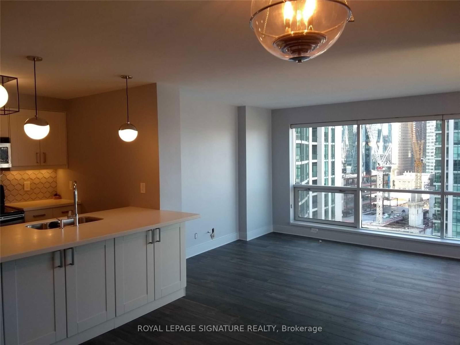 10 Yonge St, unit 2107 for rent