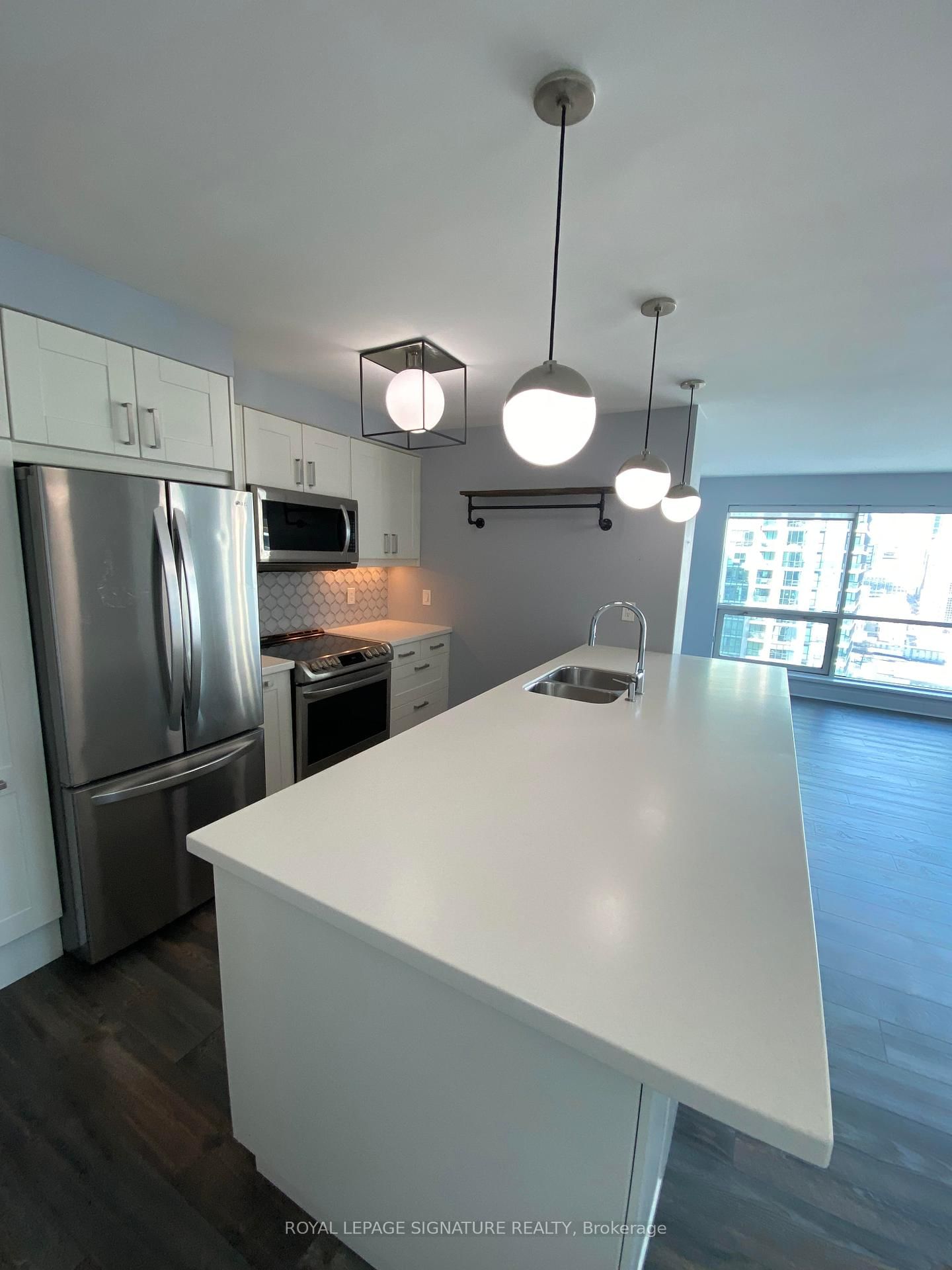 10 Yonge St, unit 2107 for rent