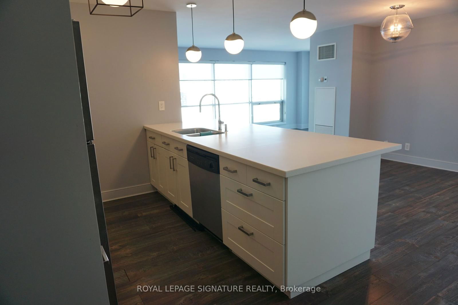 10 Yonge St, unit 2107 for rent