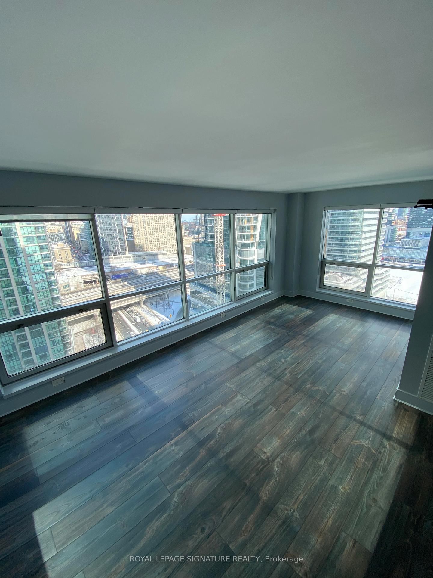 10 Yonge St, unit 2107 for rent