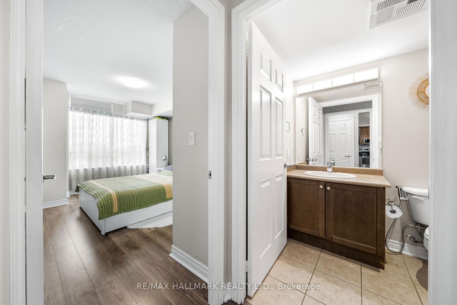 225 Wellesley St E, unit 413 for rent