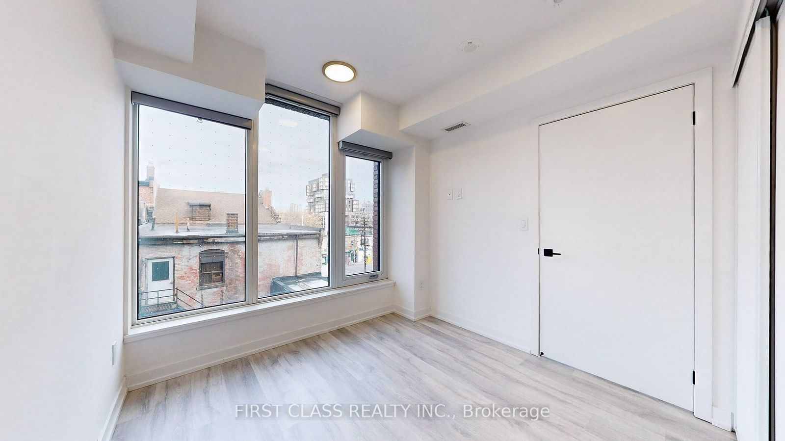 2 Augusta Ave, unit 402 for sale