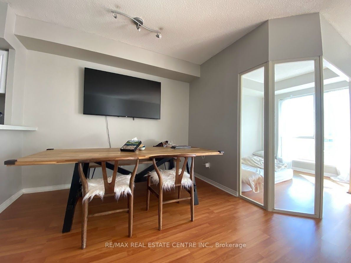 25 The Esplanade, unit 1719 for rent