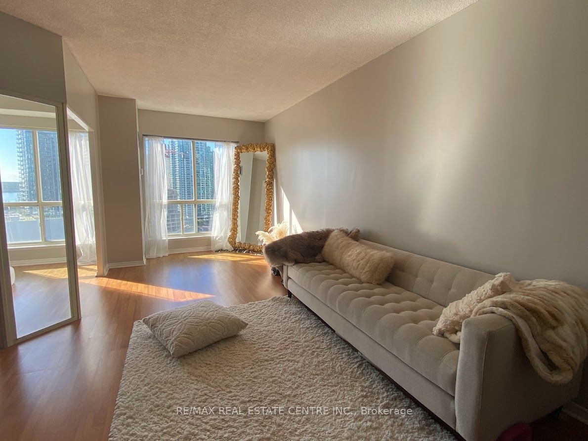 25 The Esplanade, unit 1719 for rent