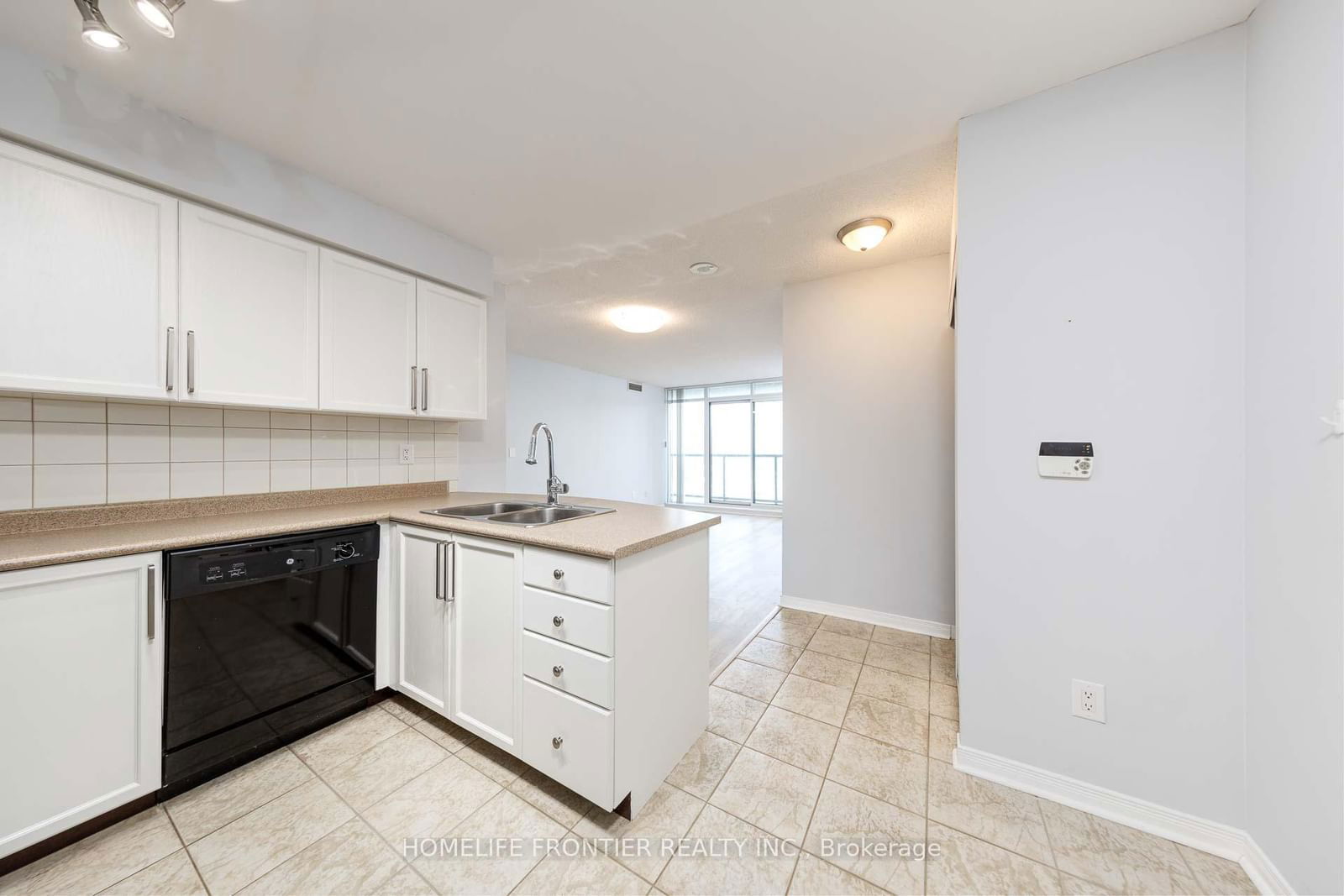 5508 Yonge St, unit 808 for rent